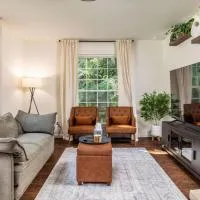 Comfy Duplex w 2 Kings Sofa Bed, hotell i Maryville