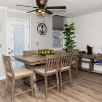 NEW! Remodeled & Upgraded Vacation Apartment, hotel en Sandusky
