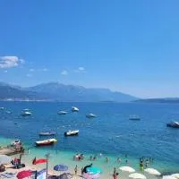 Светлая студия в 5 минутах от моря, hotel din Baošići