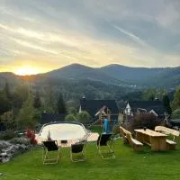 Zawoja Nad Koroną z jacuzzi, hotel di Zawoja