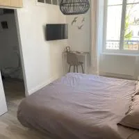 Chambre avec salle de bain privative, Louhans Centre Ville، فندق في لوهانس