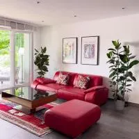 Waterfront Apartment am Main, 15 Min Frankfurt Airport, Terrasse, Free Parking, хотел в Флюрсхайм