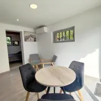 studio avec terrasse et parking privatif, Hotel in Courthézon