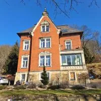 Ferienwohnung Rote-Villa، فندق في حصن مارينبيرغ
