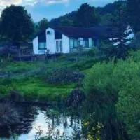 Canal Side Cottage,on the banks of the Caledonian Canal، فندق في إينفيرنيس