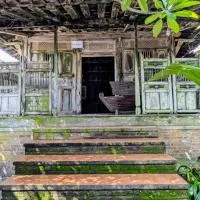 Cafe de Paris Homestay, hotel in Girijati