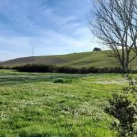 Entire apartment in Panoramic Villa with Bathtub, hotel em Colleverde