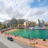 Seafront 3-Bed Palazzino with Jacuzzi, Heart of Balluta, hotel v destinaci Sliema