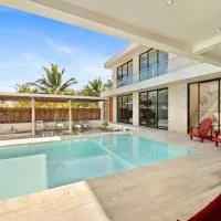 BEACHFRONT COCO Modern Designer House by PENINSULA STAYS, hotel v destinaci San Crisanto