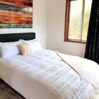 Modern 3BR Home Walk to UOW, готель у місті Keiraville
