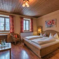 Hotel Altwirt, hotel di Lenggries