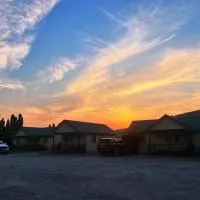 Sleepy J Cabins، فندق في Swan Valley
