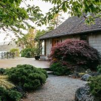 Luxe Beachfront, Hot Tub, Kayaking, Walk To Town, hotel poblíž Orcas Island - ESD, Eastsound
