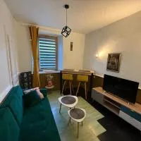 Appartement moderne avec jardin, quartier calme, готель у місті Сен-Клод