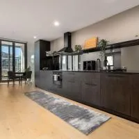 Comfy 2BA 2BR Kingston Foreshore Apartment - Hosted by Canstay โรงแรมในKingston 