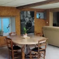 Maison chez l'habitant – hotel w mieście Bouère