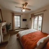 Le Charme - Petite Maison, viešbutis mieste La Ferte Bernaras
