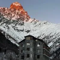 Hotel Lamala, hótel í Mazeri