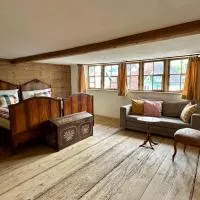 Historic Swiss Room mit Badeplatz im Fluss、Brunnadernのホテル