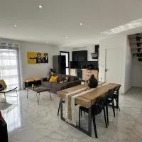 Le Refuge du Léman, Duplex neuf de 80m 2, à 10 minutes de Geneve pour 1 à 6 personnes, hotel a Douvaine