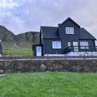 Hvalba में, होटल Cozy older house in brilliant nature