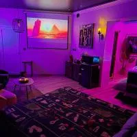 Chambre SPA Toutankhamon، فندق في Solesmes