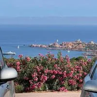 Da Marta Appartamento VISTA MARE MOZZAFIATO ISOLA ROSSA, хотел в Cascabraga