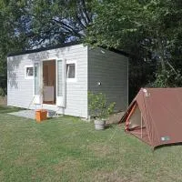 Tiny house sous le chene, хотел в Saint-Roch