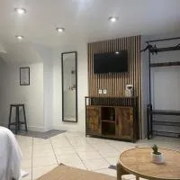 appartement entier Rez de maison avec extérieur proche Reims, viešbutis mieste Tenkė