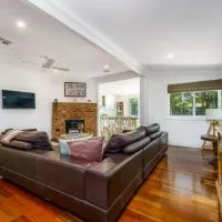 Garden Precinct 3BR, Walking distance to Airport - Hosted by Canstay, hotel Duntroon városában