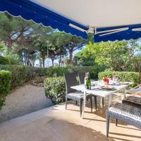 Garden level Croisette in front of beach with garage, hotell i Cannes