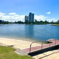 VILLA AQUILA - Mermaid Waters, hotel in Gold Coast