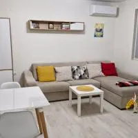 Positive Apartment - Слънчев уют и голяма веранда в сърцето на Петрич, hotel a Petrich