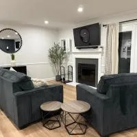 Newly Renovated Villa with King Bed and Amenities, 1 mile to Mohegan Sun, hotel di Norwich