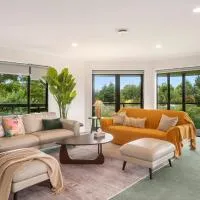 Spacious Rotorua Family Retreat with Huge Garden - Up to 11 Guests, hotell sihtkohas Rotorua
