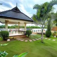 Baan Nam Pen Resort, hótel í Amphawa