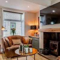 Charming Cosy Cottage in Bollington Village、Bollingtonのホテル