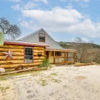 Fire Pit, Views: Peaceful Texas Hill Country Cabin، فندق في Tarpley