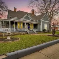 The Gallery House Boutique Hotel: Stephenville şehrinde bir otel