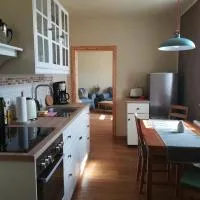 Ferienwohnung Storchenblick، فندق في Großwulkow