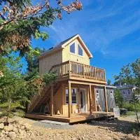 The Birch Plain Tower: Englishtown şehrinde bir otel