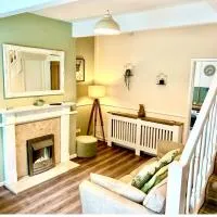 The Little Green Cosy Cottage, hotel a Bury