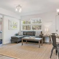 Dauphin Island Condos Near the Beach - Unit 2, hotel u gradu 'Dauphin Island'