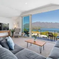 Spectacular views large 3-bedroom house, Hotel in Queenstown