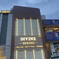 Divine Hotel โรงแรมในKarnal