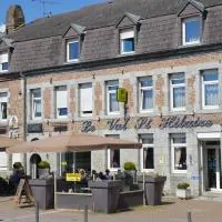 Hotel Val Saint Hilaire, hotel u gradu 'Givet'