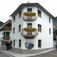 Casa Screm - Appartamenti e Camere -Rigolato - UD, hotel in Rigolato