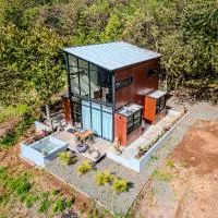 Charming Tiny House with Small Pool & Fire Pit, hotel v mestu Lagartero