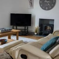 3 bedroom home by the beach, ξενοδοχείο σε Broad Haven