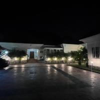 Empyrean, hotel in zona Aeroporto di Jos - JOS, Jos